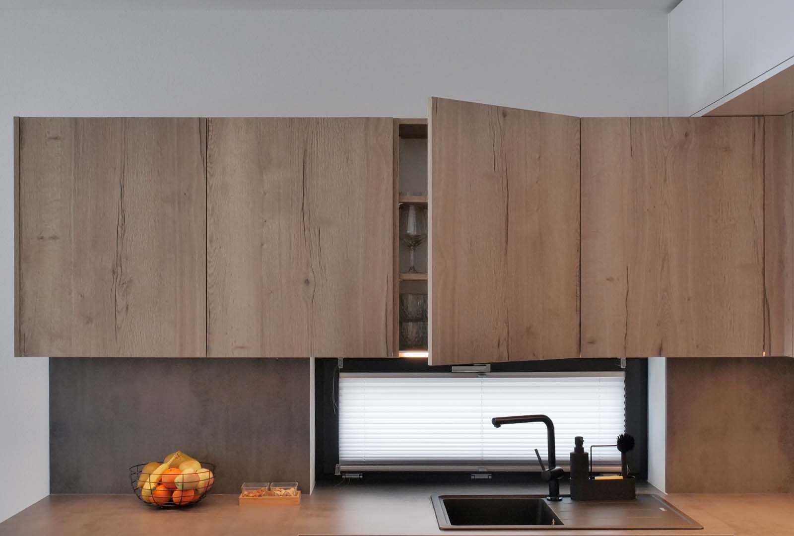 Biely_lesk_Dub_prirodny_Chromix_antracit (10)